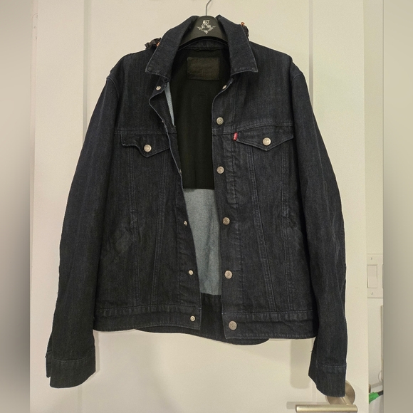 SOLD Levi's Commuter Jean Jacket - Picture 4 of 14